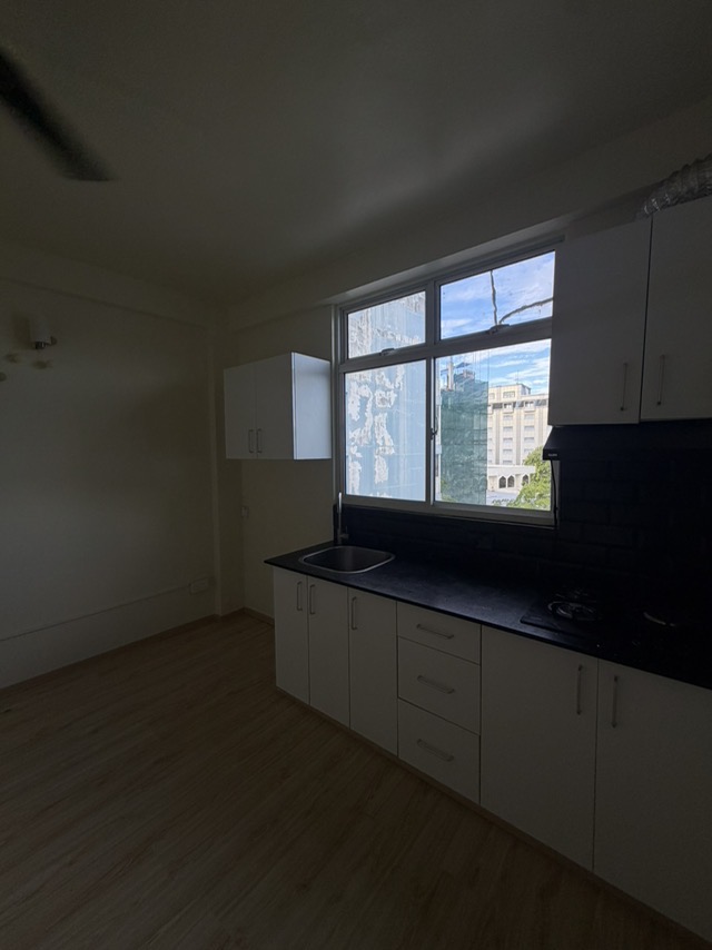 1 ROOM APARTMENT WITH KITCHEN & SITTING ROOM (5th floor no lift) 10,000 — Malé — Maafannu