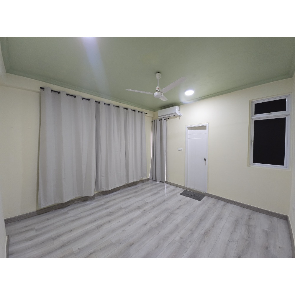 1 Big Room with a Balcony & Utilities from 3+1 Apartment. Furnishing Optional — Malé — Machchangolhi