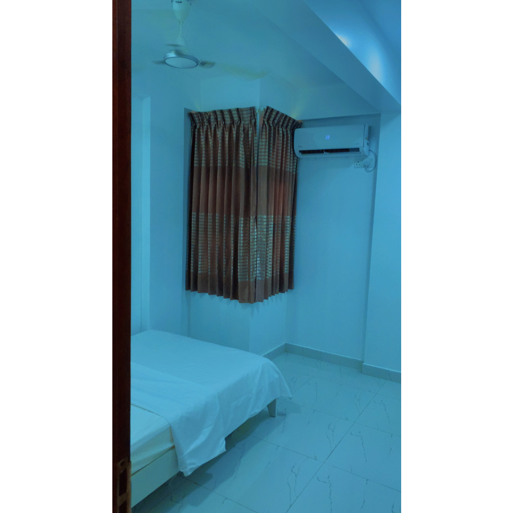 1 Room with separate entrance& small area for cooking Free water and electricity — Malé — Maafannu