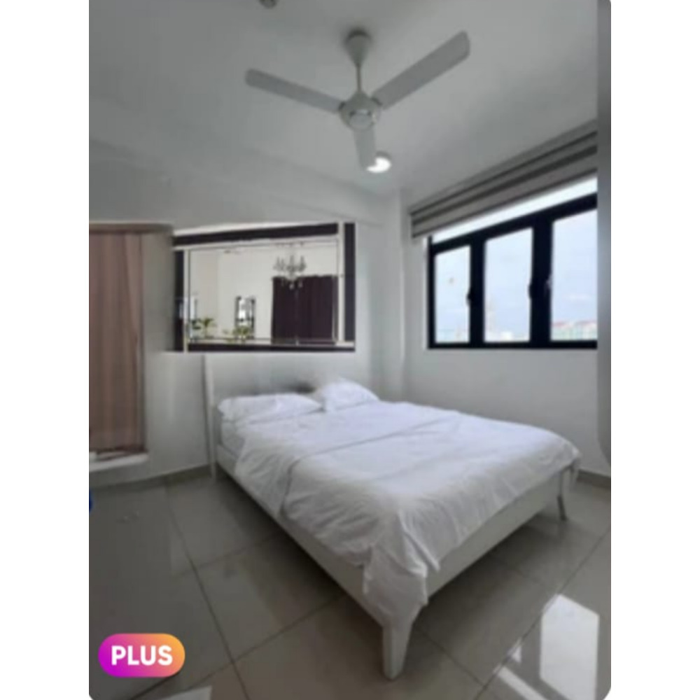 One ventilation A/ C Room for 7000/- rent. Kitchen and toilet in living room — Malé — Henveiru