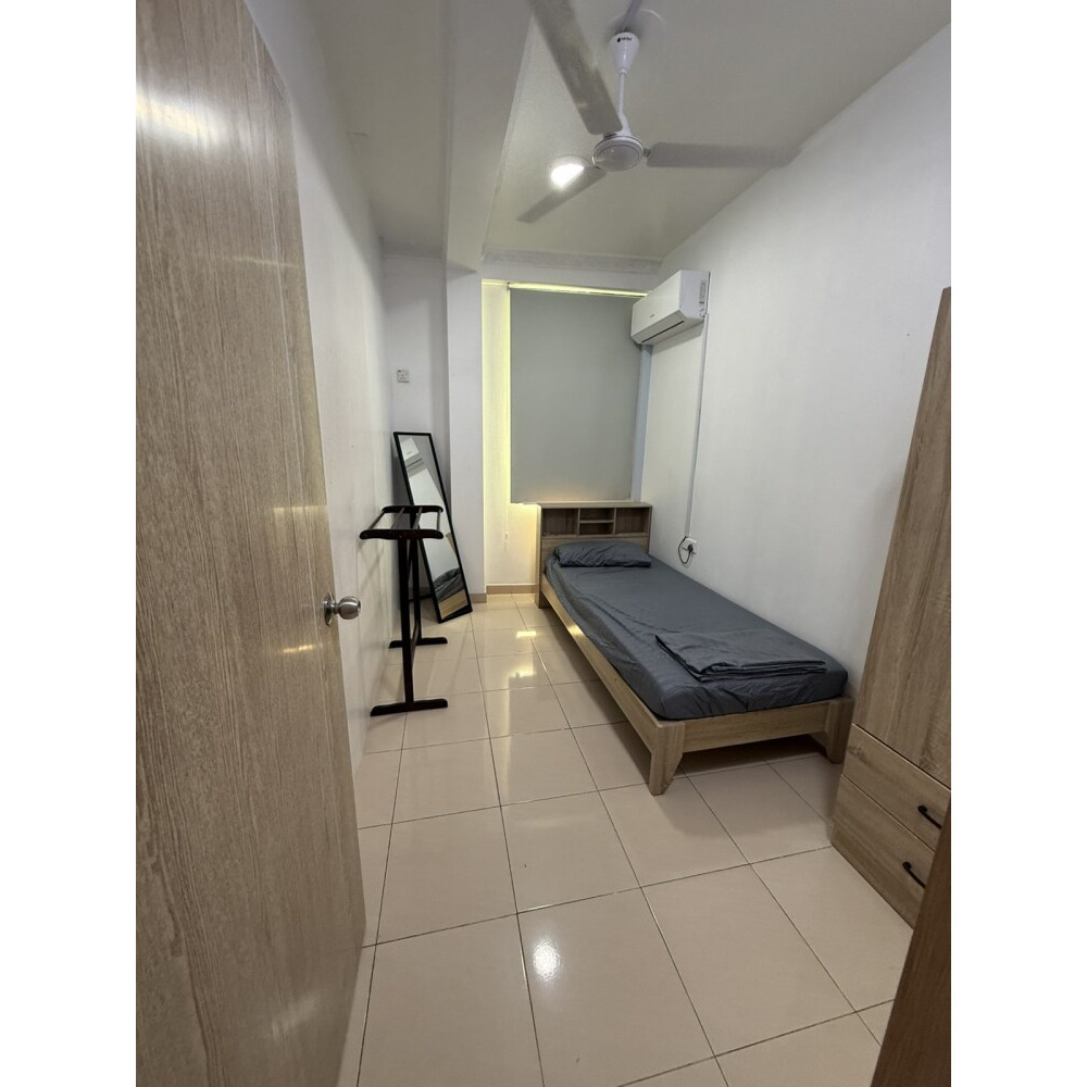 Private room. Shared bathroom. 4th floor NO lift — Malé — Henveiru