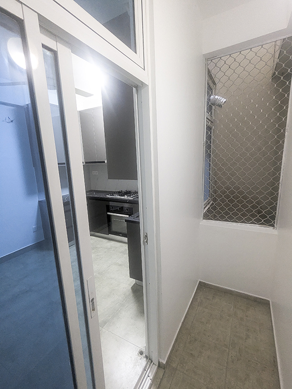 2 room apartment, attached toilets fully renovated new kitchen, lounge, balcony — Malé — Henveiru