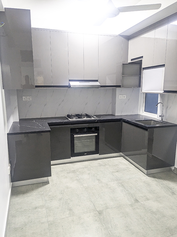 2 room apartment, attached toilets fully renovated new kitchen, lounge, balcony — Malé — Henveiru