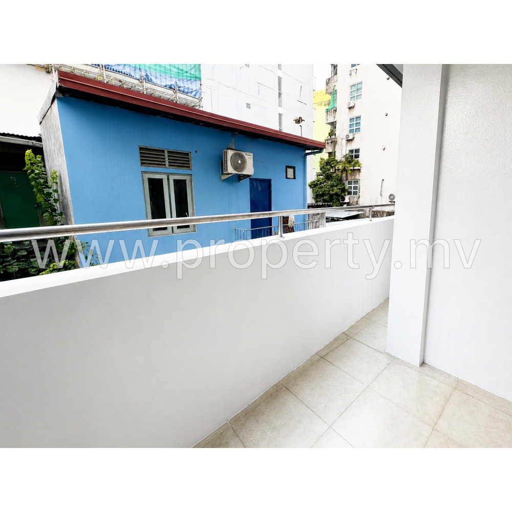 Unfurnished 2 bedroom + 1 maid room, Karankaa Magu, Henveyru, Male' — Malé — Henveiru