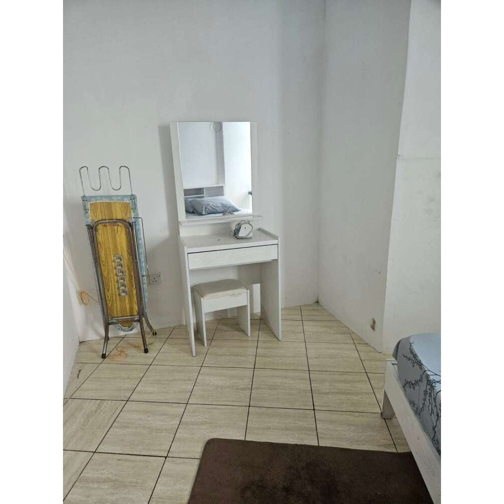 One Room from a three room apartment — Malé — Maafannu