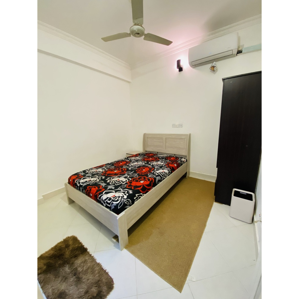 One room rent from 3 rooms apartment foreigners — Malé — Henveiru