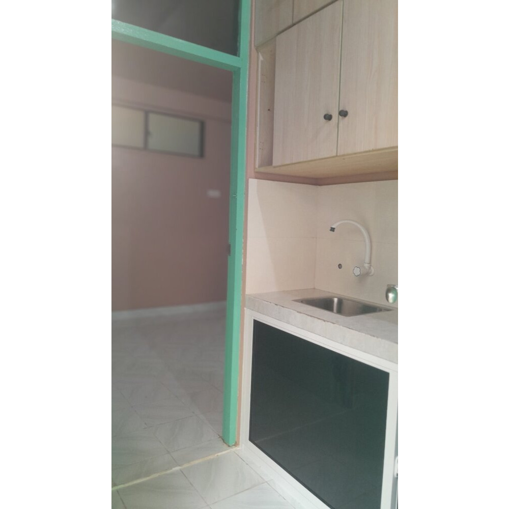 Renovated 1 Room Apartment with Hot Water & Rain Shower frm Ground floor — Malé — Maafannu