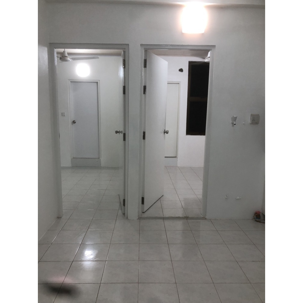 2-Bedroom Apartment in Henveiru for Rent, Monthly MVR 14,000 — Malé — Henveiru