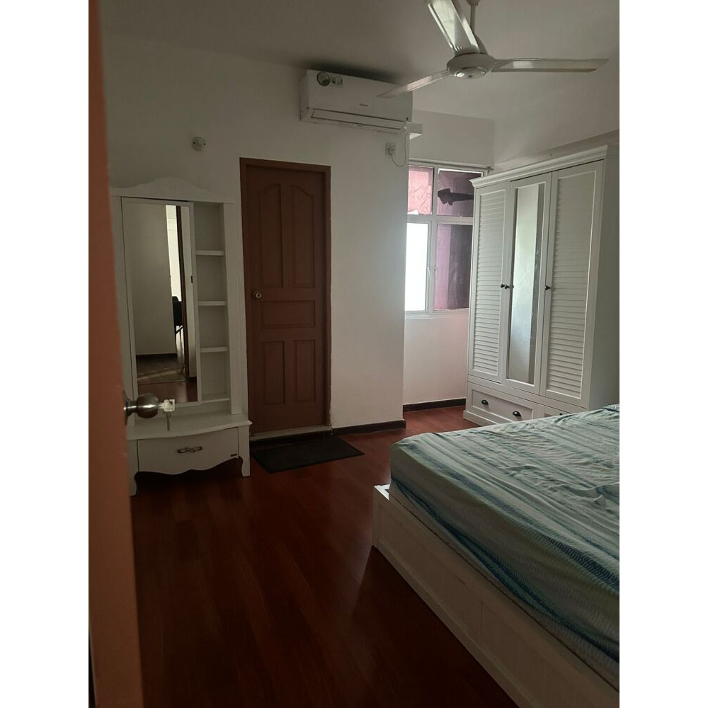 1 floor with 2+1 & 2 rooms fully furnished apartment with — Malé — Henveiru