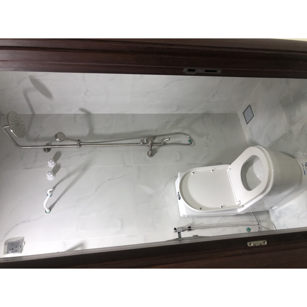 One spacious room from two room apartment available. Please — Malé — Galolhu