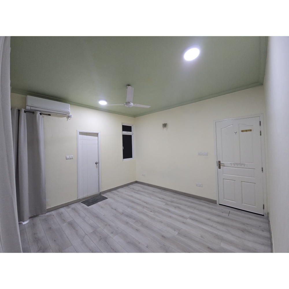 1 Big Room with a Balcony & Utilities from 3+1 Apartment. Furnishing Optional — Malé — Machchangolhi