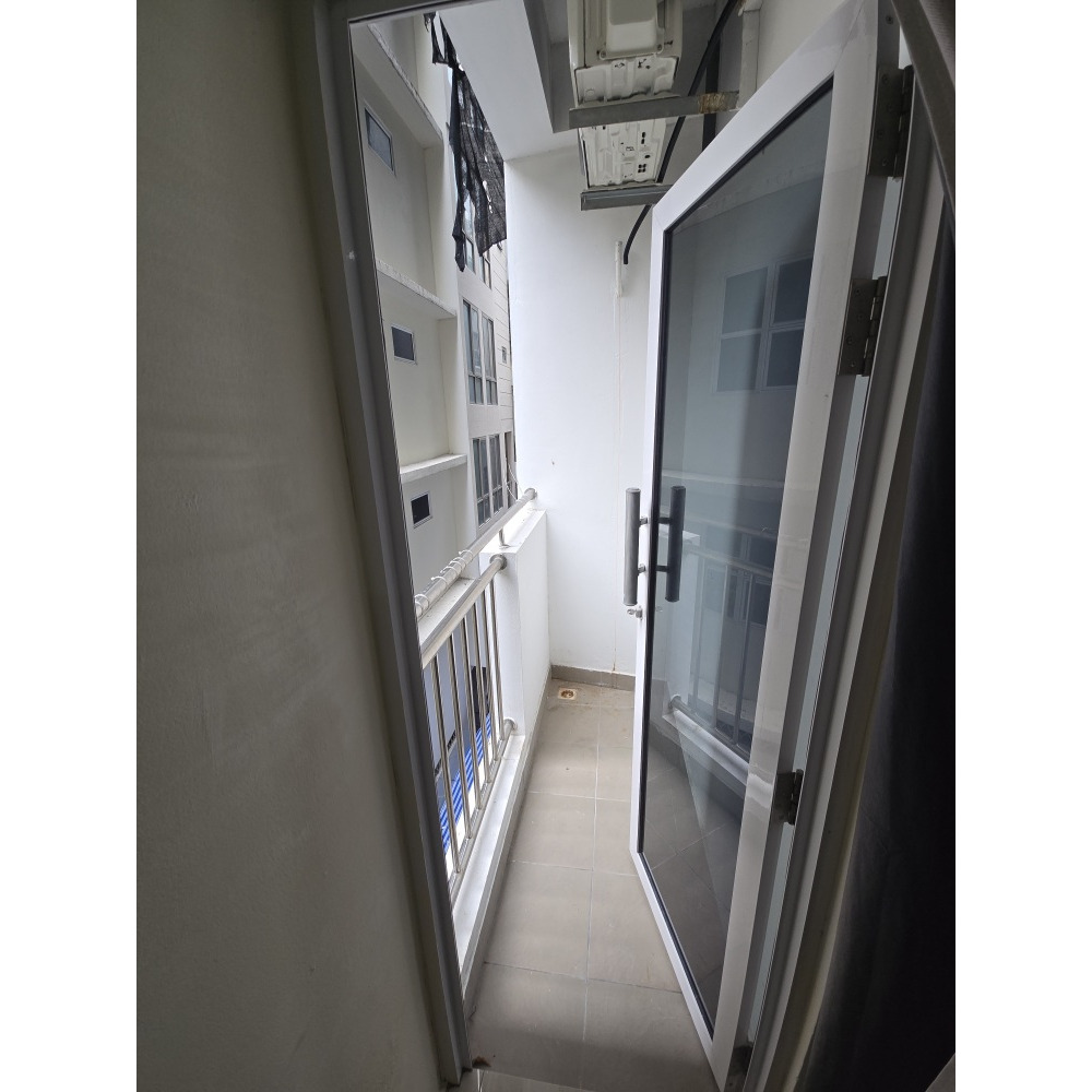 1 or 2 Rooms with Balcony from 3+1 Sharing Apartment. Utilities Included — Malé — Machchangolhi