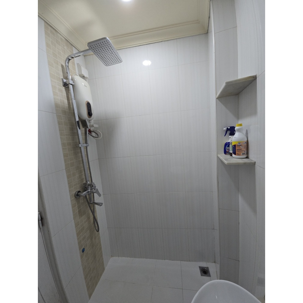 1 or 2 Rooms with Balcony from 3+1 Sharing Apartment. Utilities Included — Malé — Machchangolhi