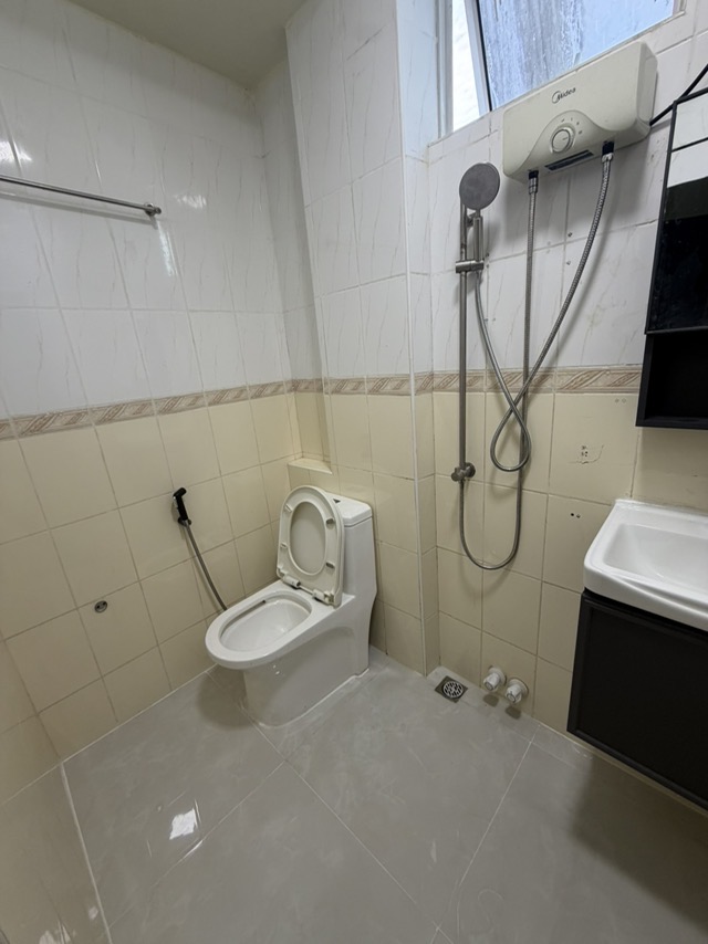 1 ROOM APARTMENT WITH KITCHEN & SITTING ROOM (5th floor no lift) 10,000 — Malé — Maafannu