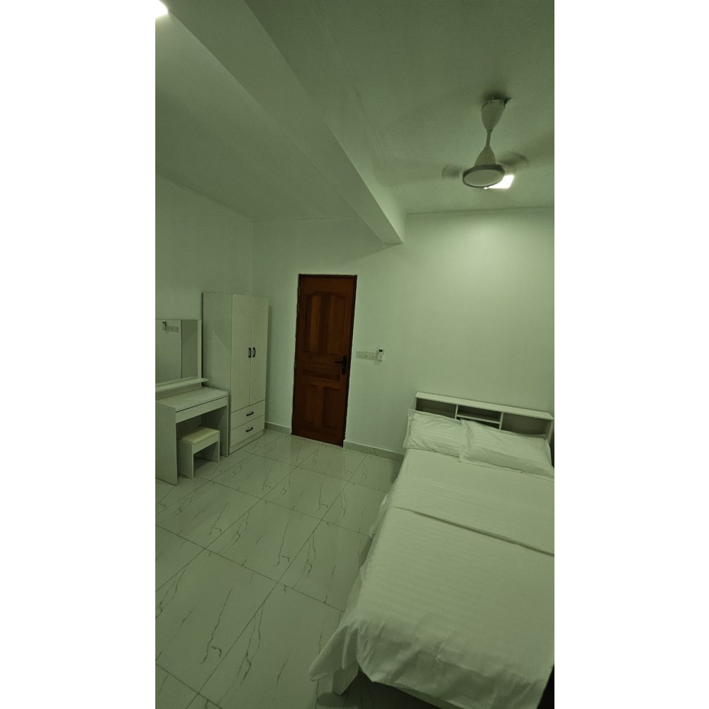 1 Room with separate entrance& small area for cooking Free water and electricity — Malé — Maafannu
