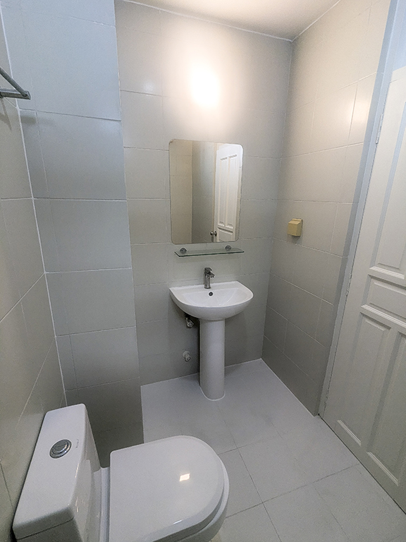 2 room apartment, attached toilets fully renovated new kitchen, lounge, balcony — Malé — Henveiru