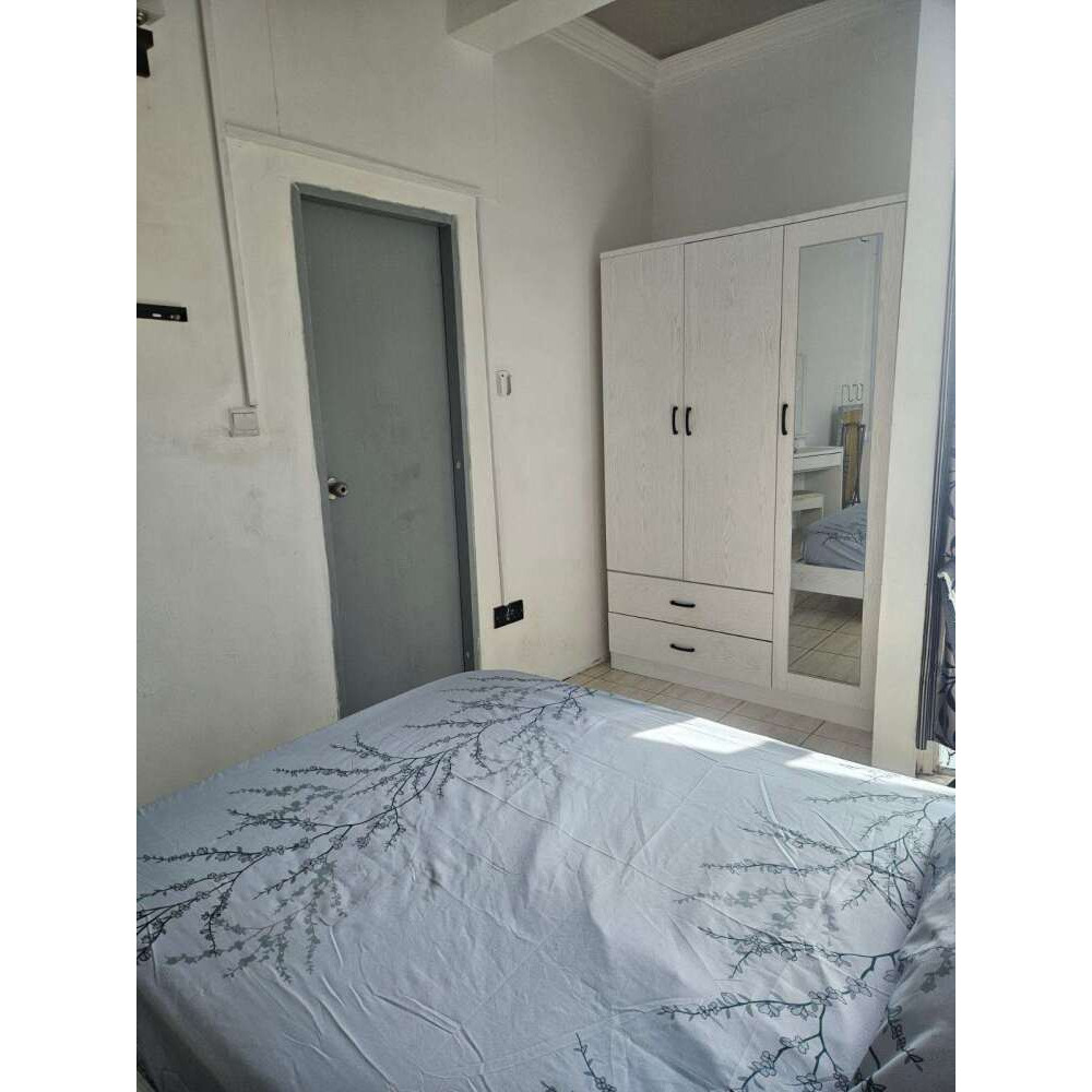 One Room from a three room apartment — Malé — Maafannu