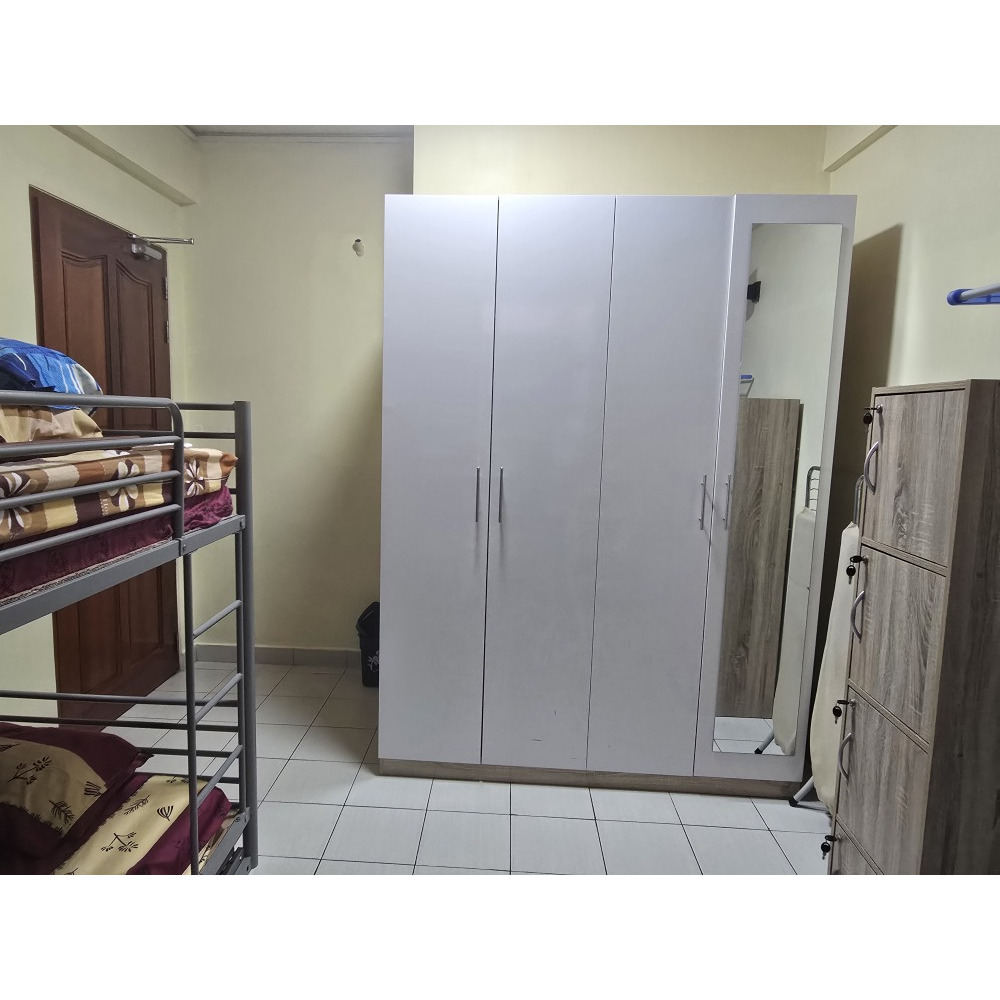 One room available for immediate rent in a 3-bedroom apartment — Malé — Galolhu