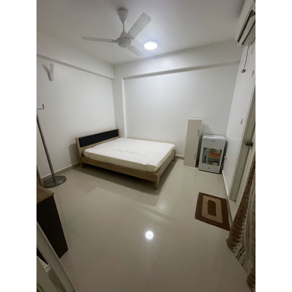 1 room from a 3 rooms apartment in Henveiru (Near Majeedhee Magu/ ADK) — Malé — Henveiru