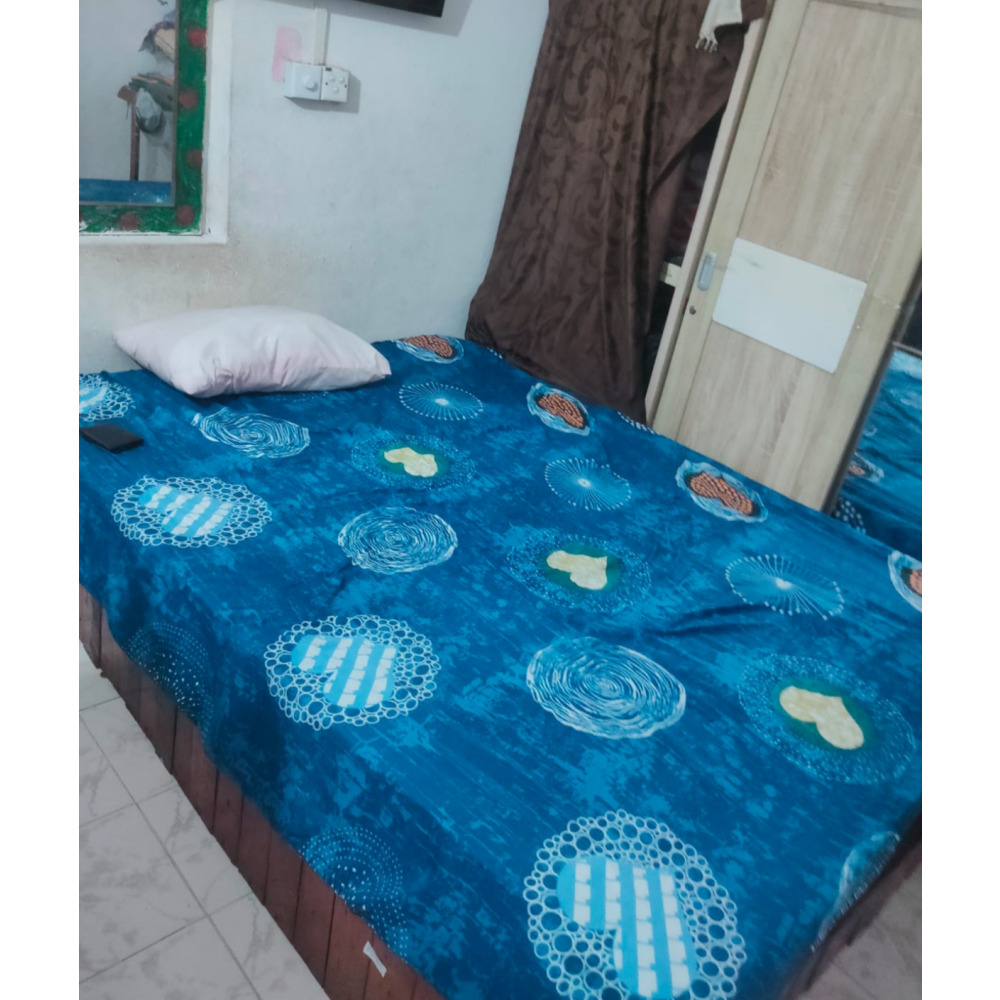 One ventilation A/ C Room for 7000/- rent. Kitchen and toilet in living room — Malé — Henveiru