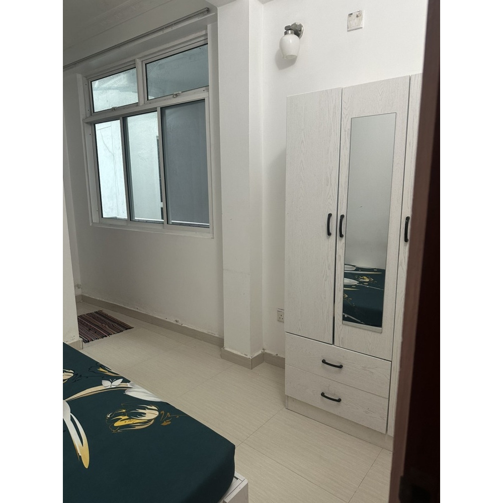 Renting well ventilated room from a two room apartment — Malé — Henveiru