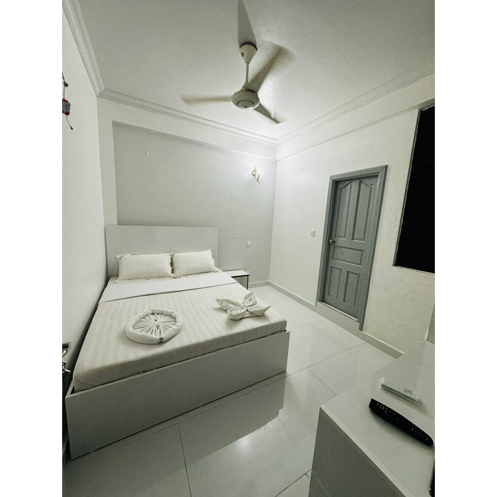 Room for daily rent male Chaandheene magu Near Add- On- Store — Malé — Machchangolhi