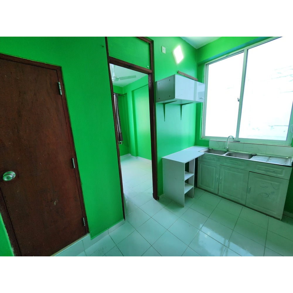 1 room and small room with 1 attached bathroom and kitchen — Malé — Maafannu