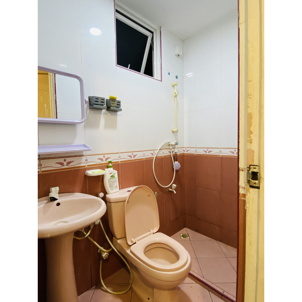 One room rent from 3 rooms apartment — Malé — Henveiru