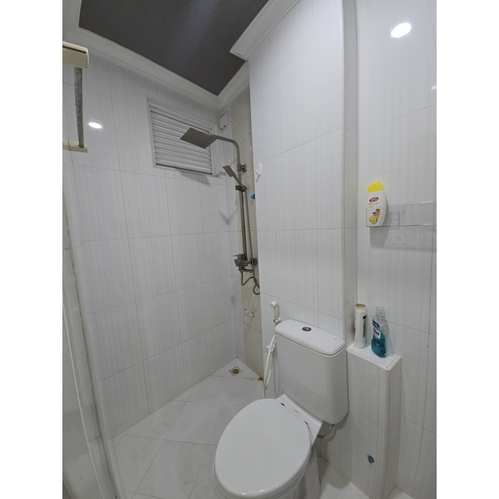 AC Rooms with Balcony for Monthly Rent. Sharing Kitchen. — Malé — Machchangolhi