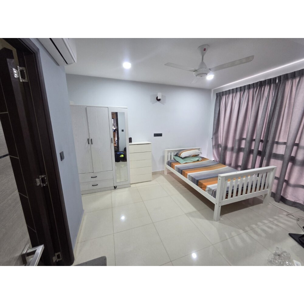 1 room from POLCO Tower. Hulhumale. — Hulhumalé