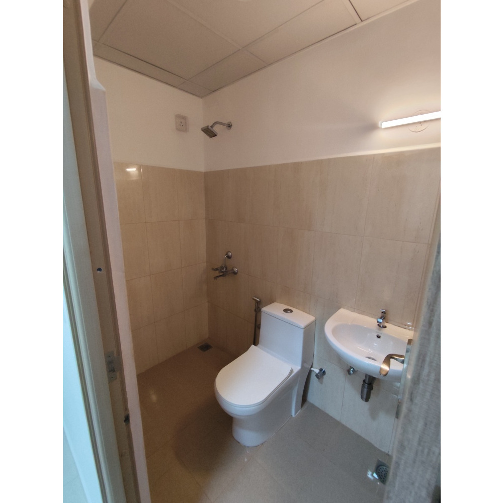 3 room apartment with attached toilet renting for 5 years — Hulhumalé