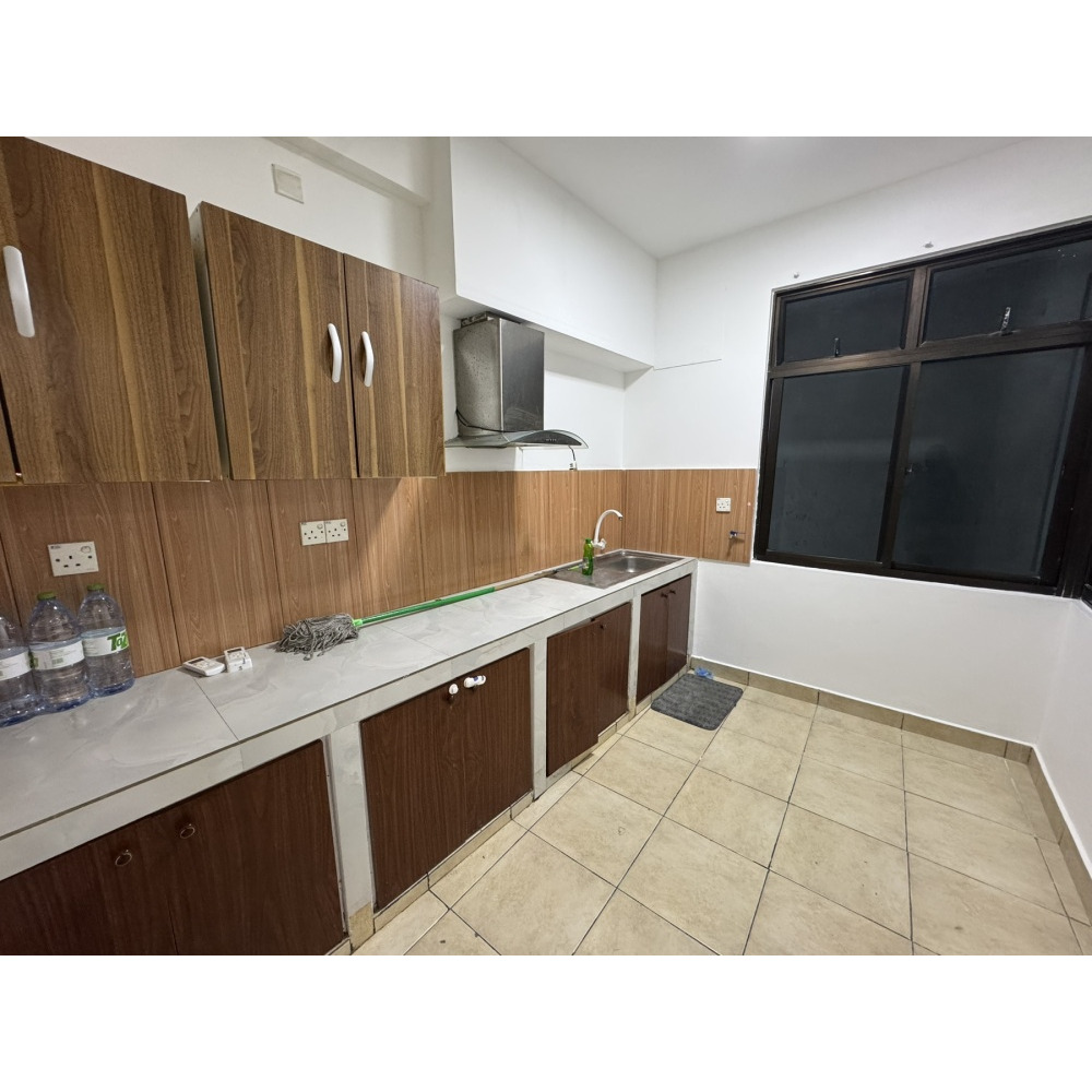 Henveyru - 3 bedroom Semi furnished apartment — Malé — Henveiru