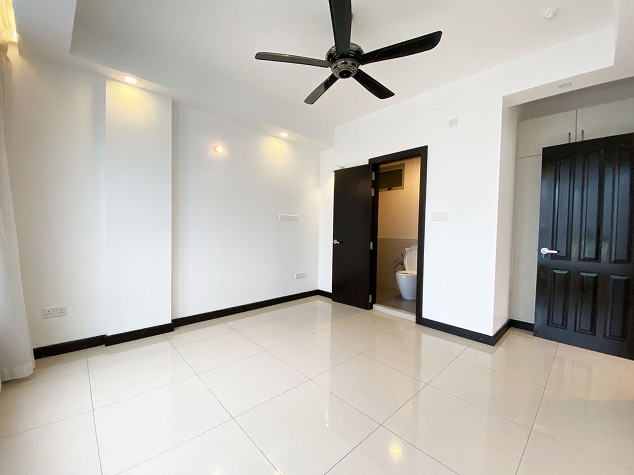 Semi Furnished 2+1 BR for Rent (ML 125) — Huravee Hingun